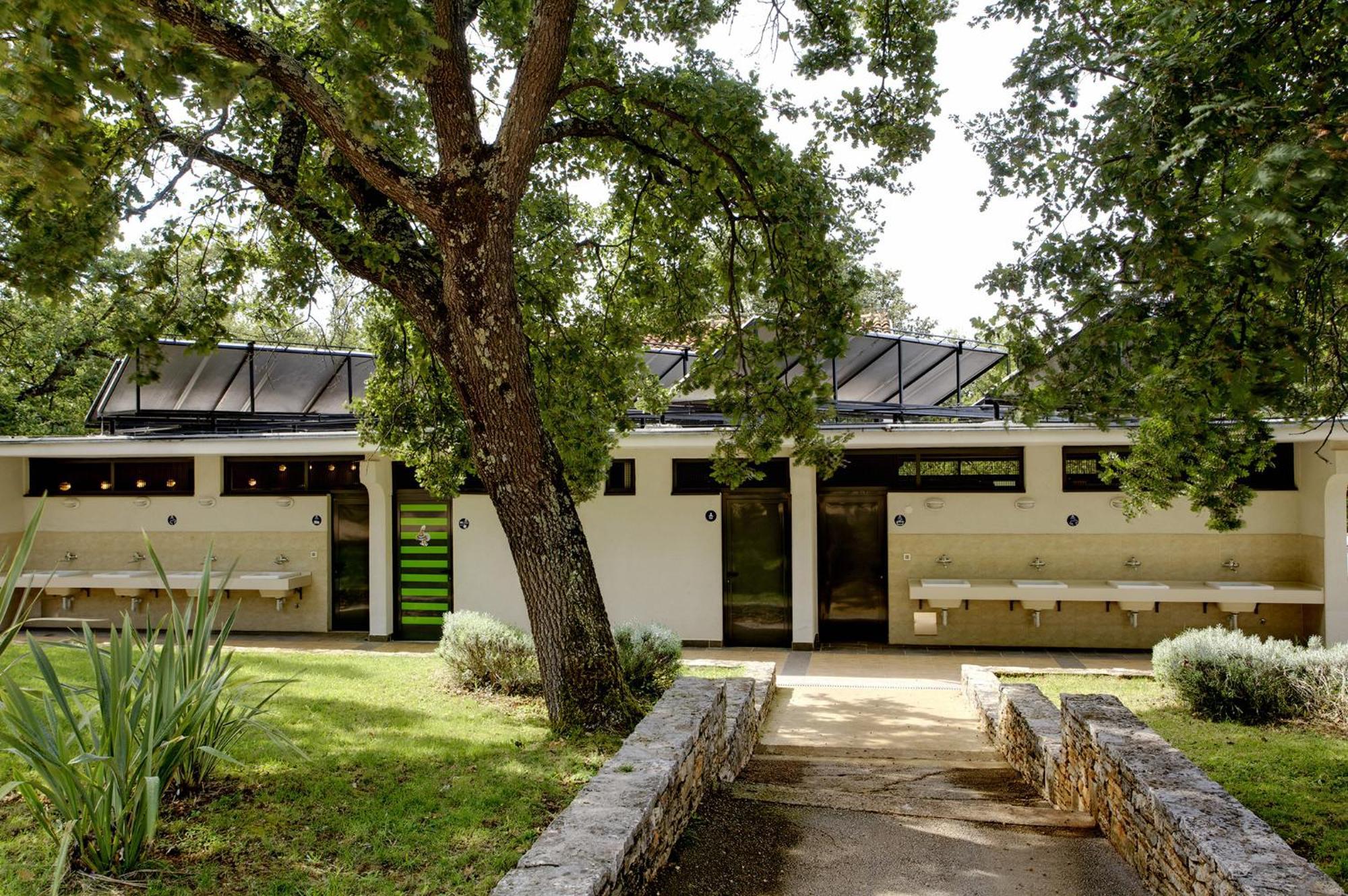 Fkk Adriatika In Fkk Solaris Naturist Resort Porec Exterior photo